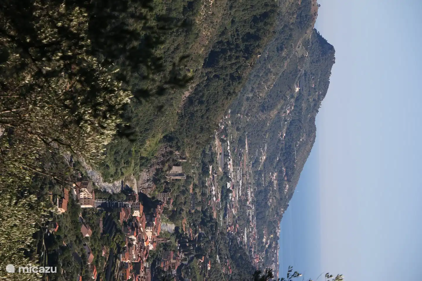 Der Blick auf das Dorf und das Meer. Es wird Sie nie langweilen!