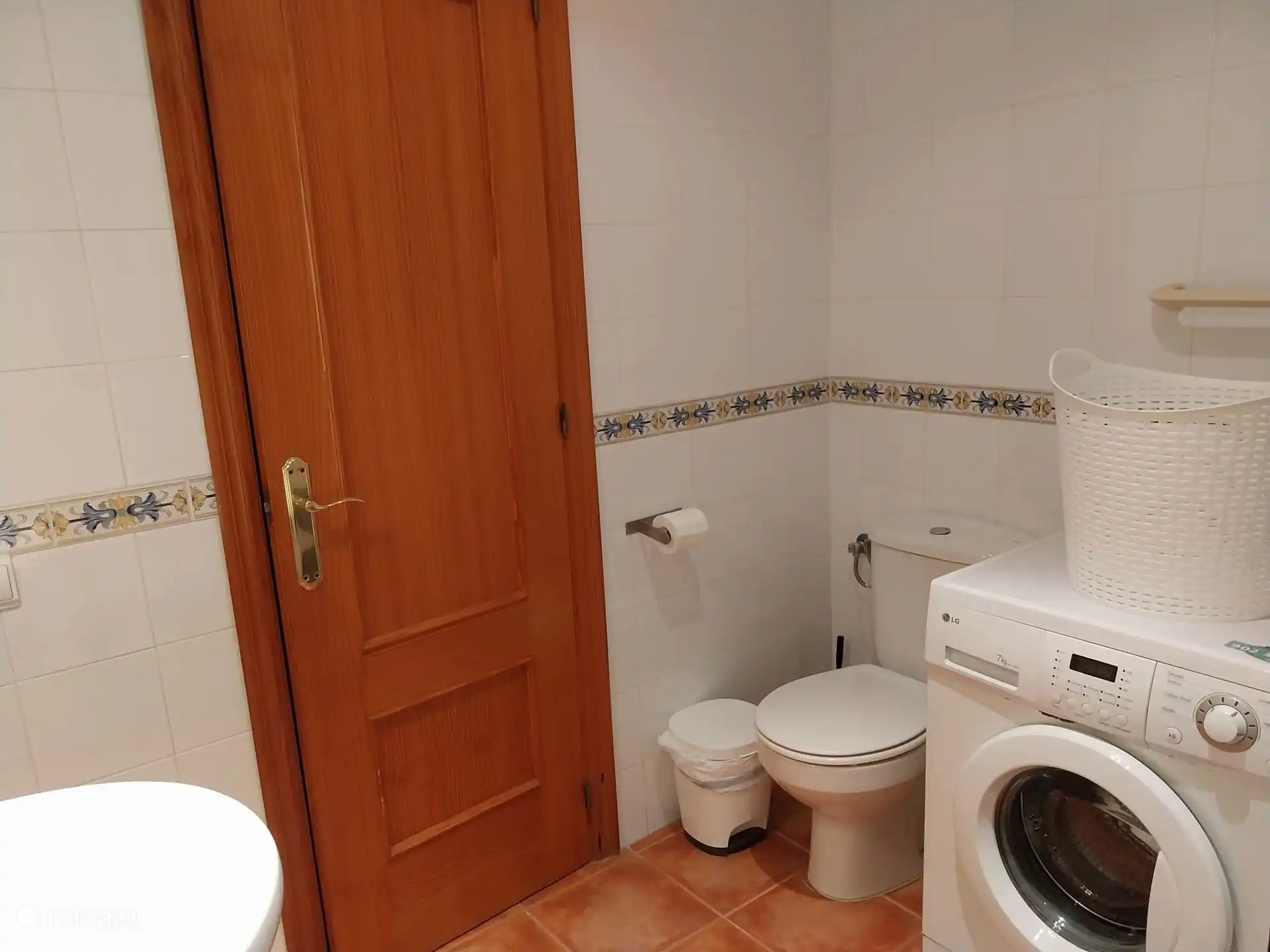Complete badkamer met wasmachine