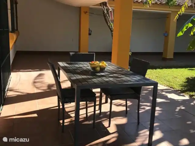 Casas Sol & Luna | Finca Paradiso | Espagne, Andalousie, Conil de la Frontera - maison de vacances Cour cosy avec terrasse couverte