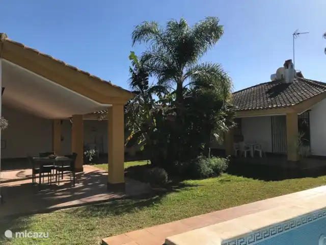 Casas Sol & Luna | Finca Paradiso | Espagne, Andalousie, Conil de la Frontera - maison de vacances Cour cosy avec terrasse couverte