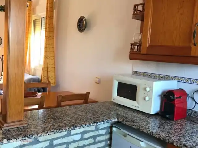 Casas Sol & Luna | Finca Paradiso | Espagne, Andalousie, Conil de la Frontera - maison de vacances Cuisine ouverte et salon avec accès à la terrasse extérieure