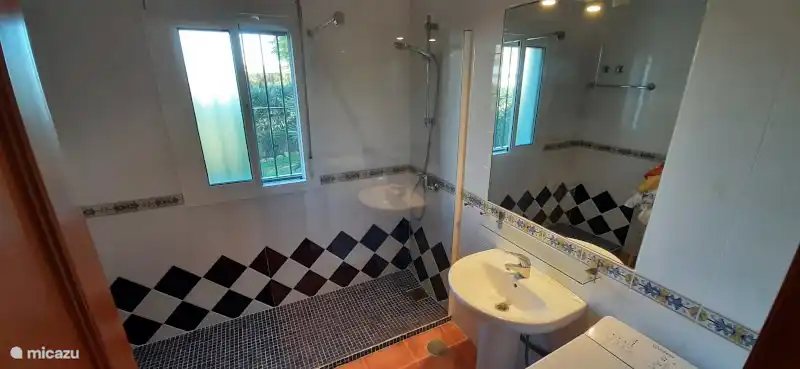 Zwei Badezimmer pro Haus