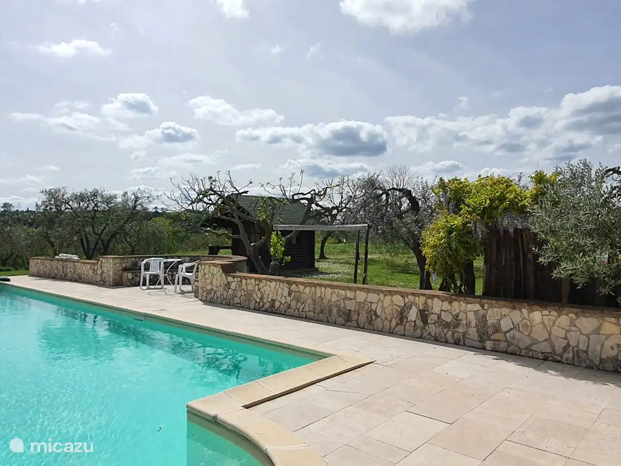 Poolhaus mit Kühlschrank