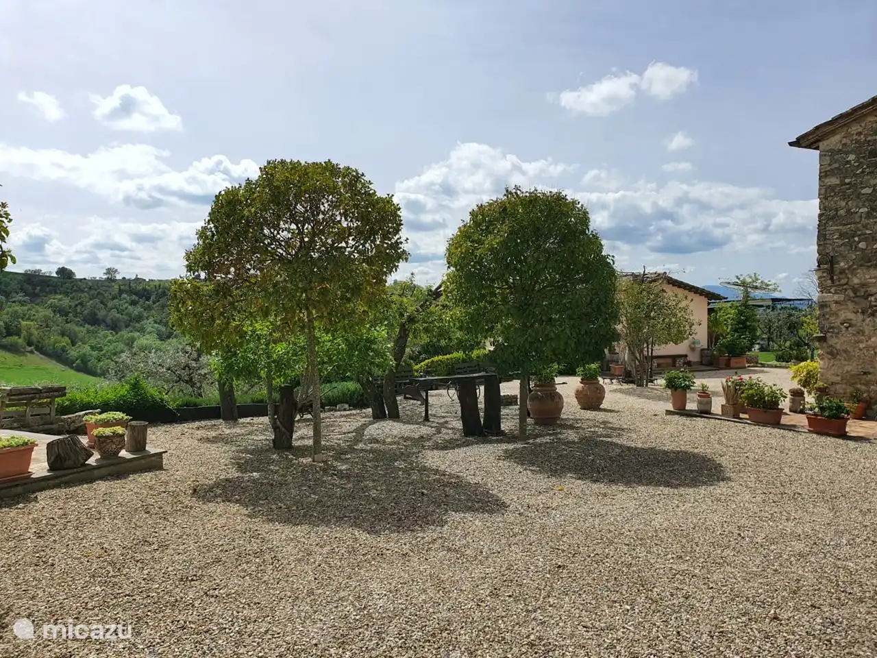 Parkplatz vor der Villa Linda