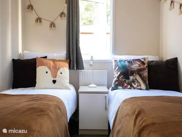 Ons Huisje Op De Veluwe: Magnolia huren in Nederland, Gelderland, Beekbergen - chalet Slaapkamer met twee 1-persoonsbedden