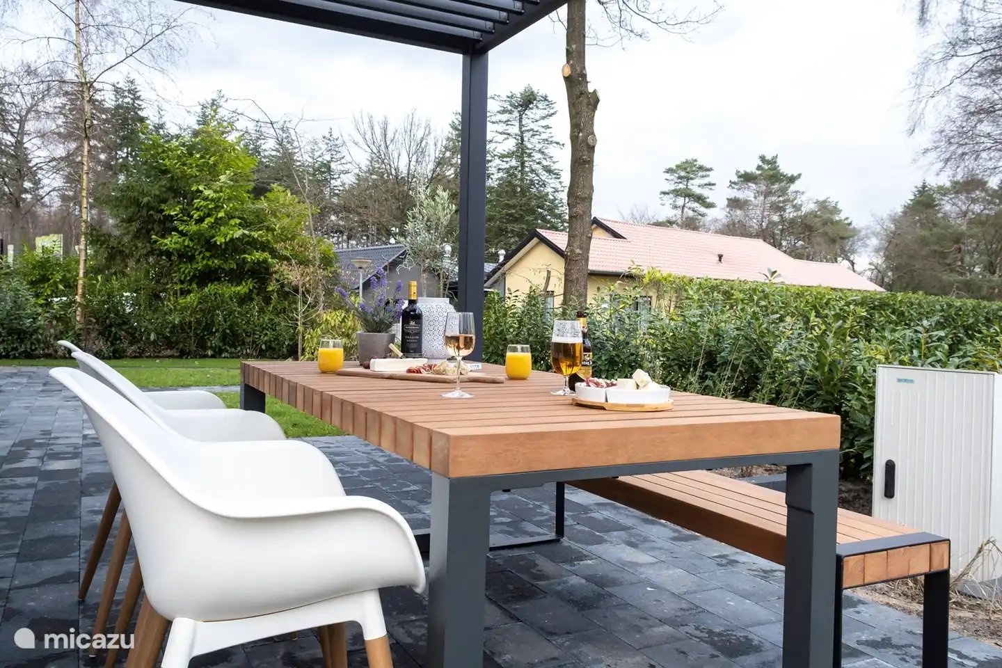 Breakfast, drinks? It's all possible at this 6-person outdoor table.
