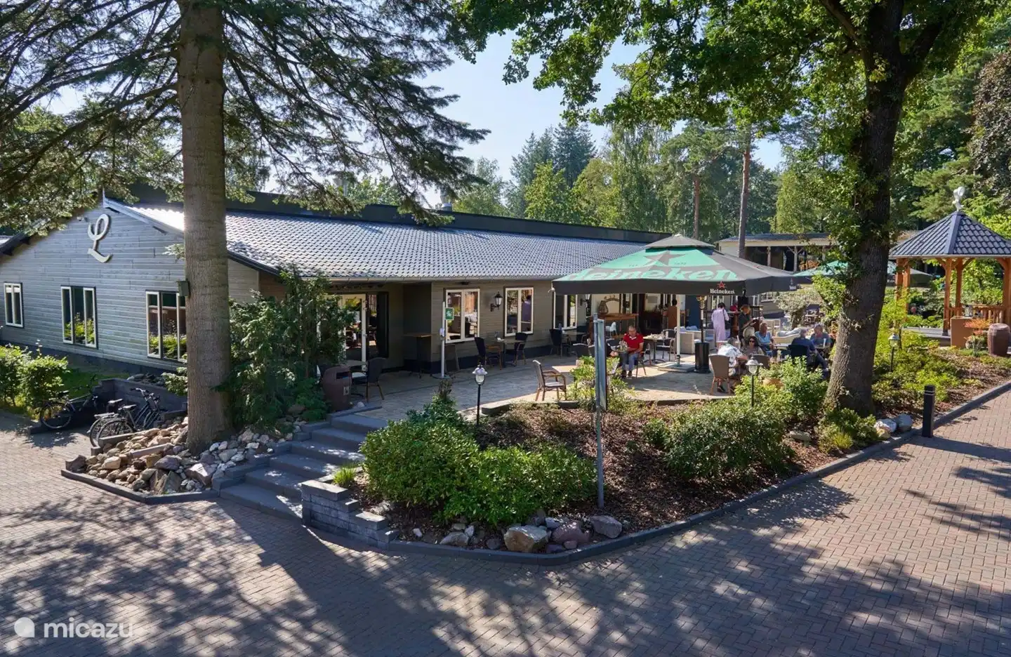 You can enjoy a drink on the terrace.