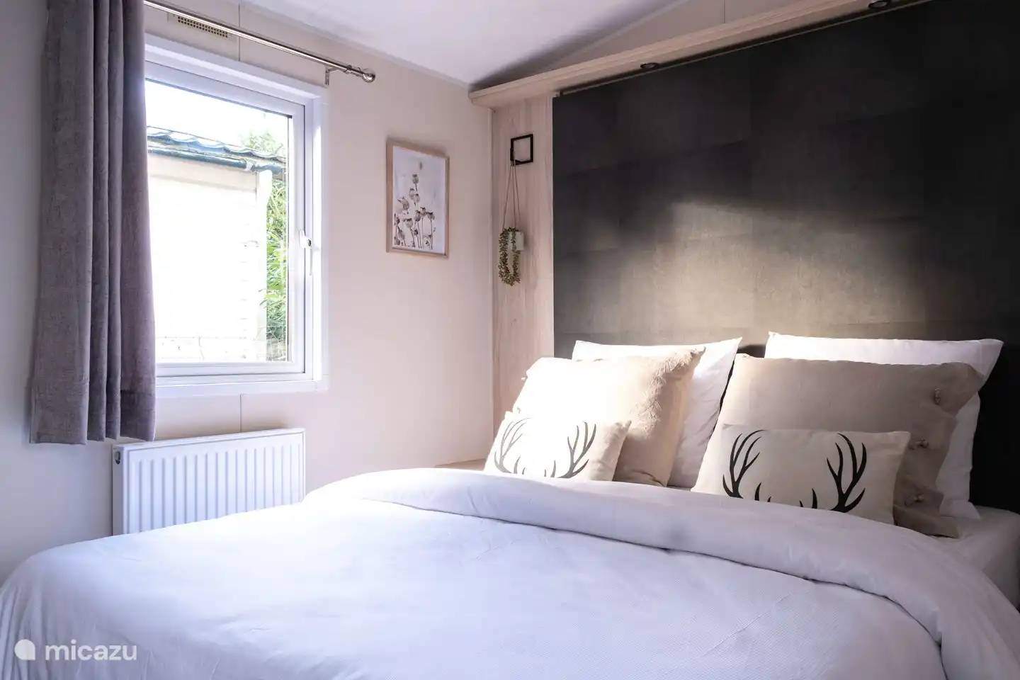 Master bedroom with a 160x200 bed.