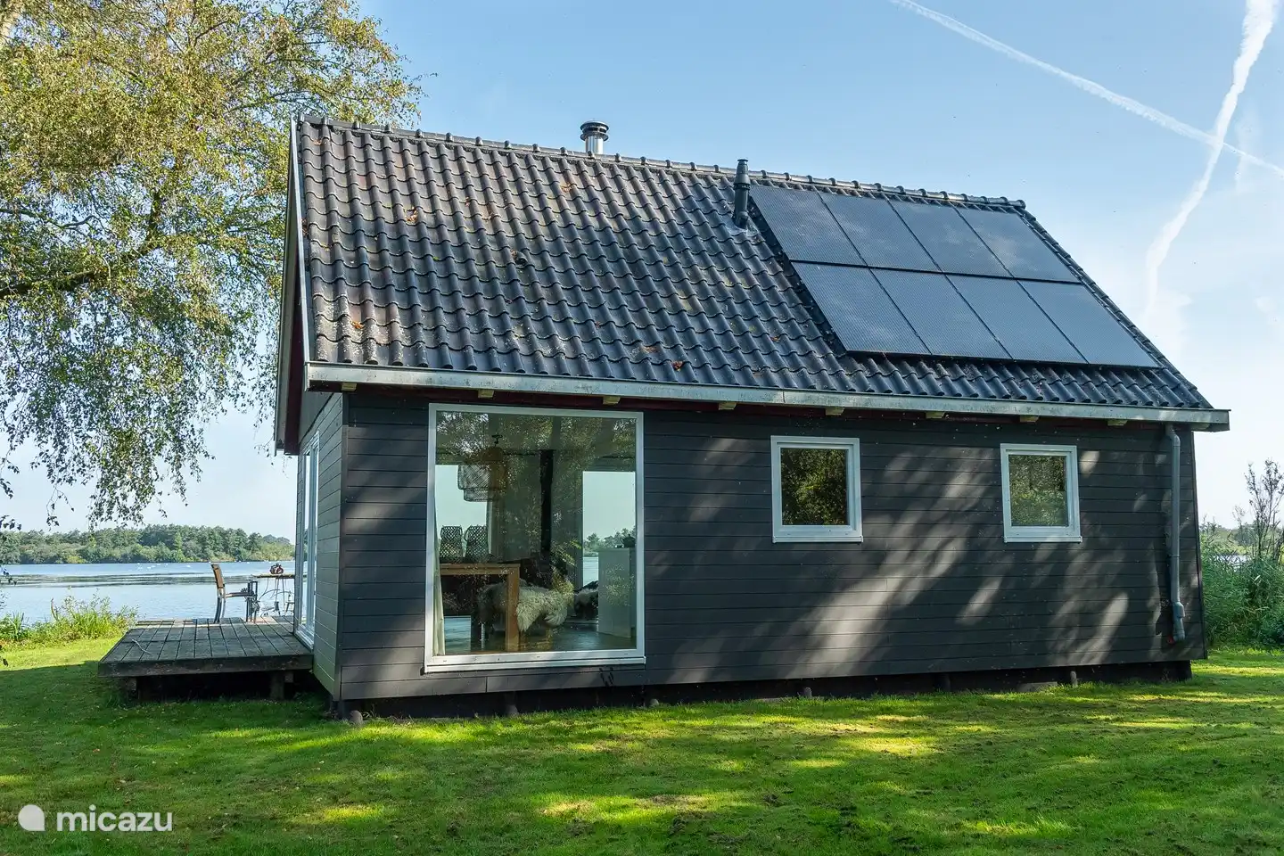 Rear of the house with a view over the garden.