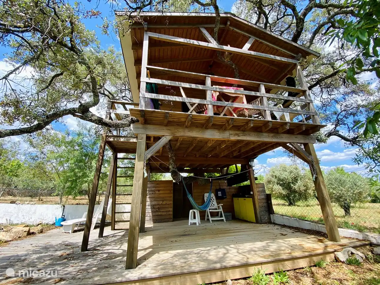 Casa del árbol de madera