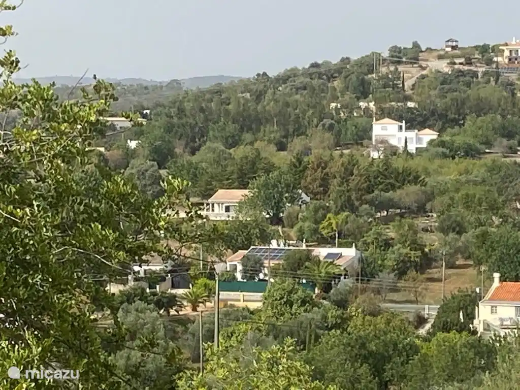 Vista de la casa en las colinas