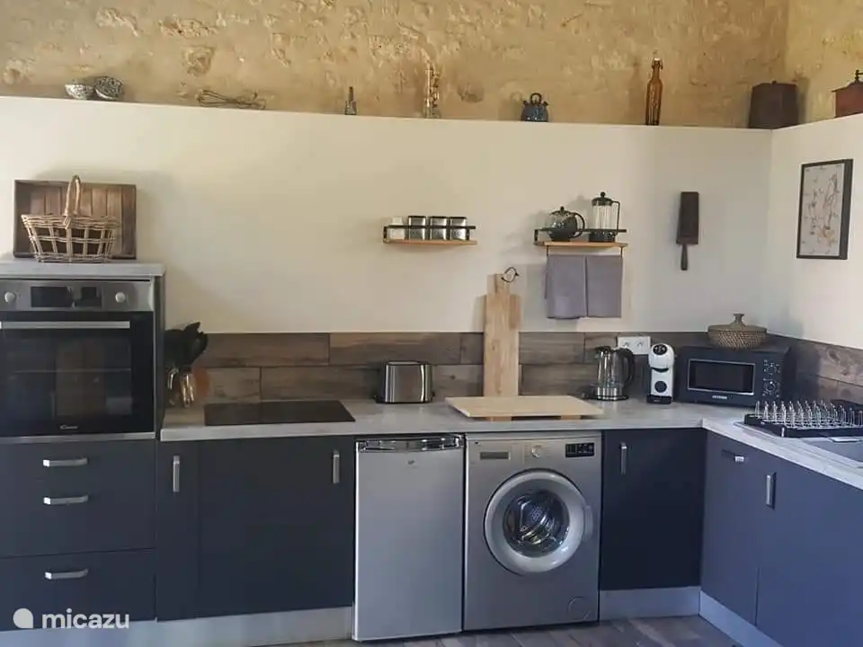 Gut ausgestattete Küche