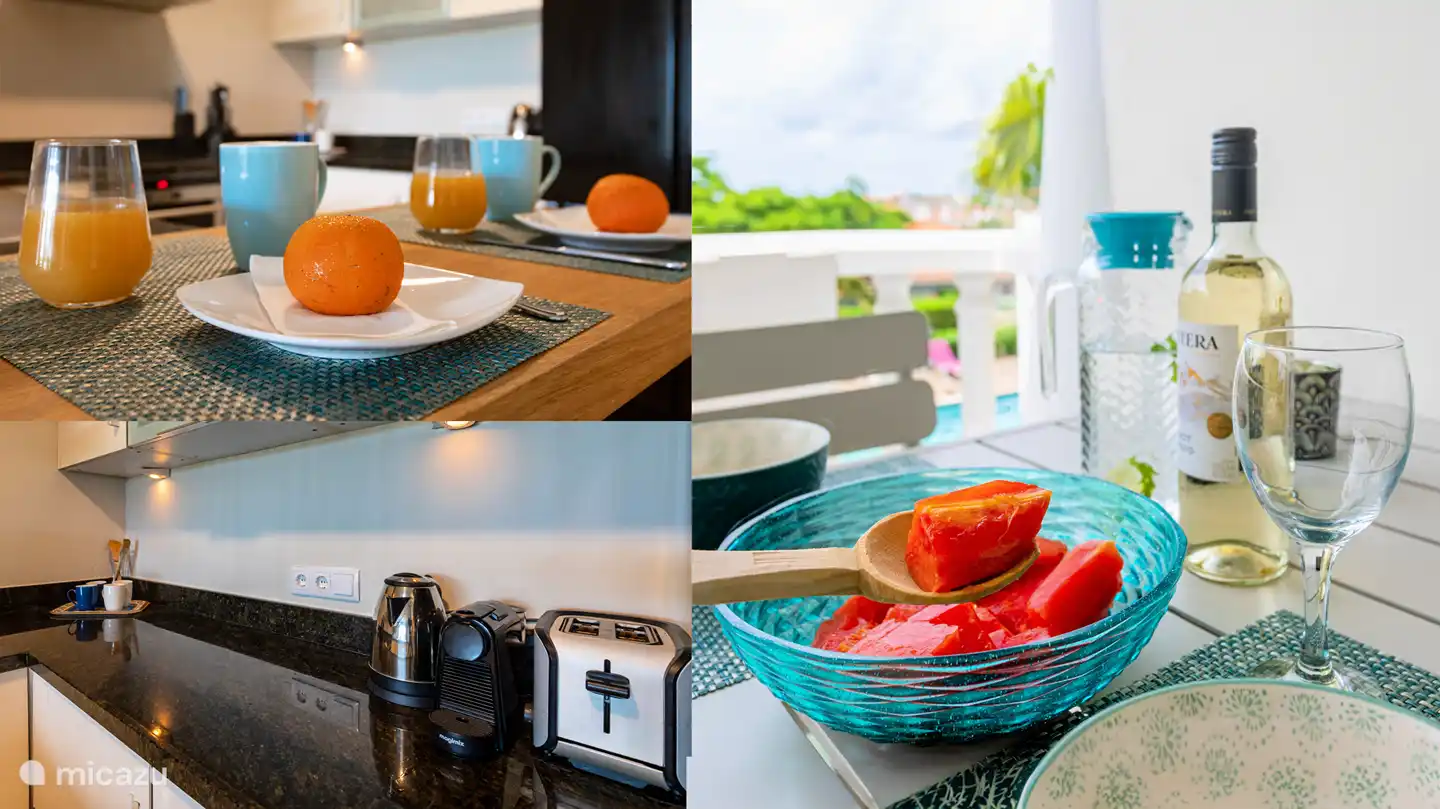 Nourriture et boissons dans une ambiance tropicale.