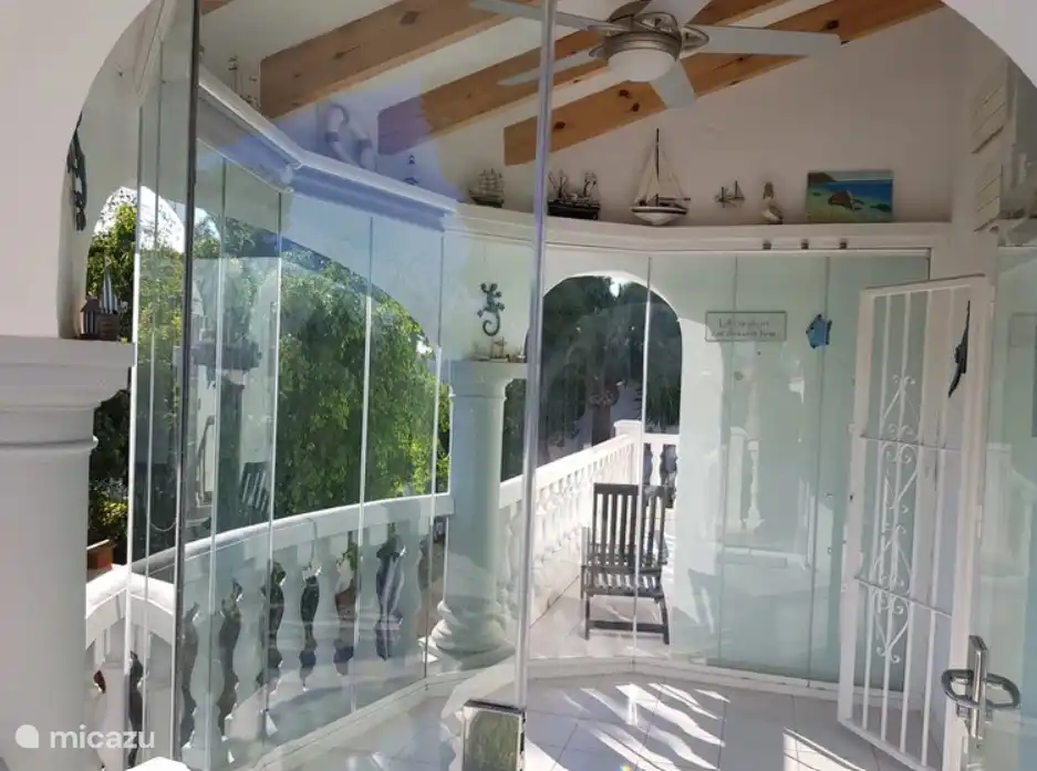 Der Wintergarten und der Balkon