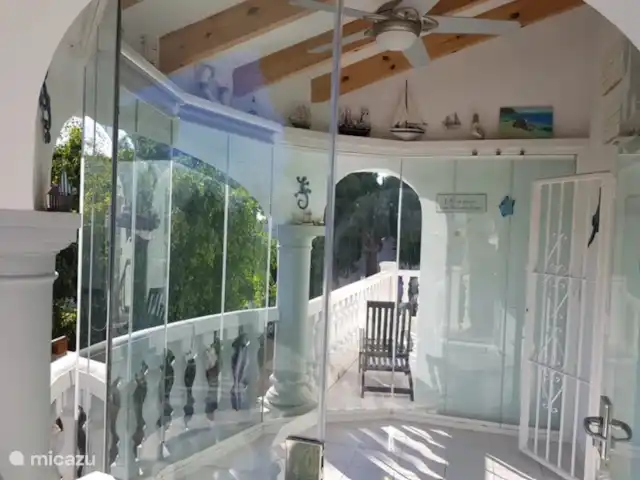 Villa Faisán en España, Costa Blanca, Moraira - villa El invernadero y el balcón.