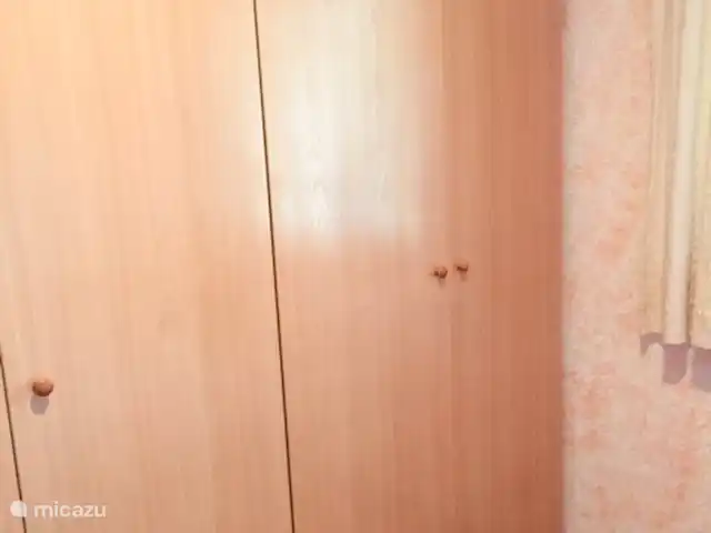 Casa José Ramón en España, Costa Dorada, Tarragona - casa vacacional Closet dormitorio planta baja