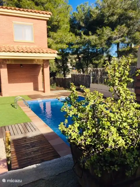 Vooraanzicht zwembad