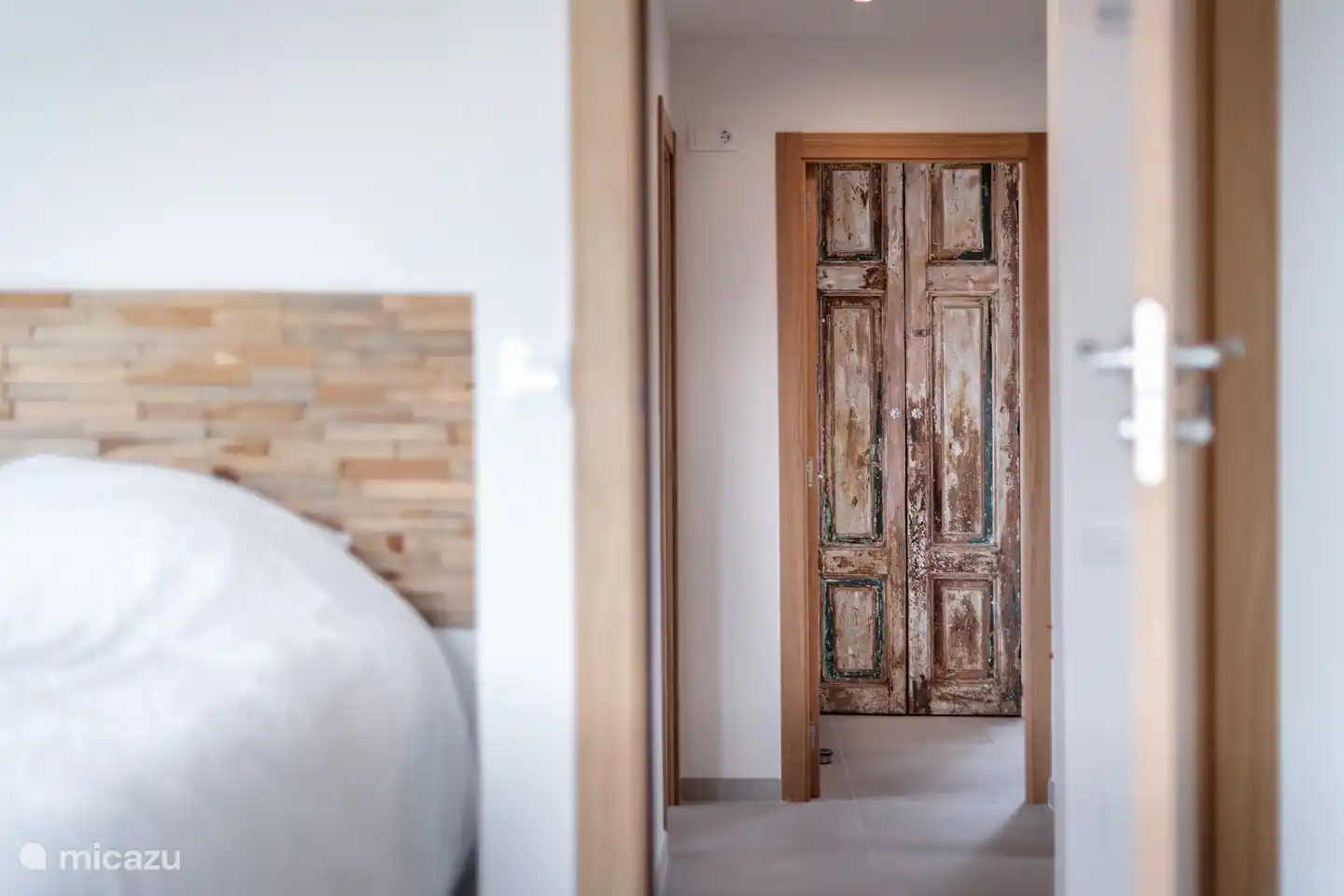 De la chambre à coucher de la tour.