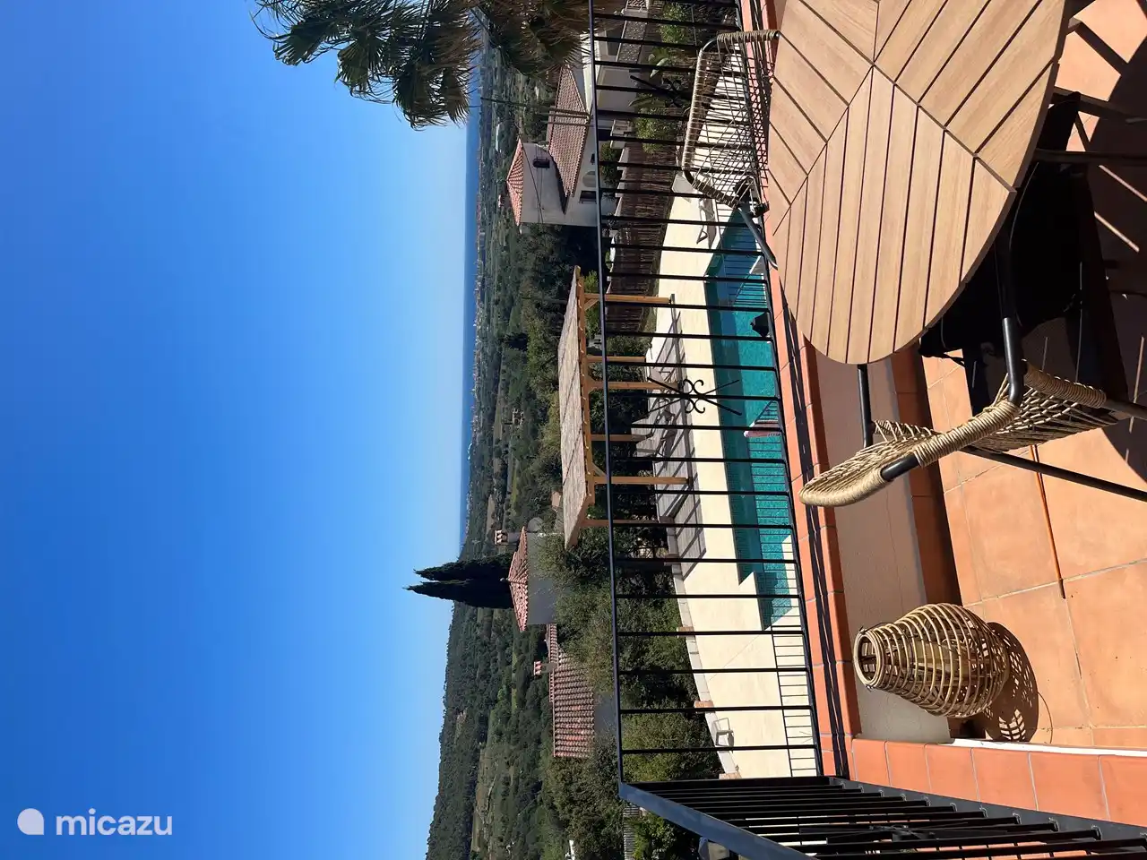 Belle vue mer montagne et vallée.