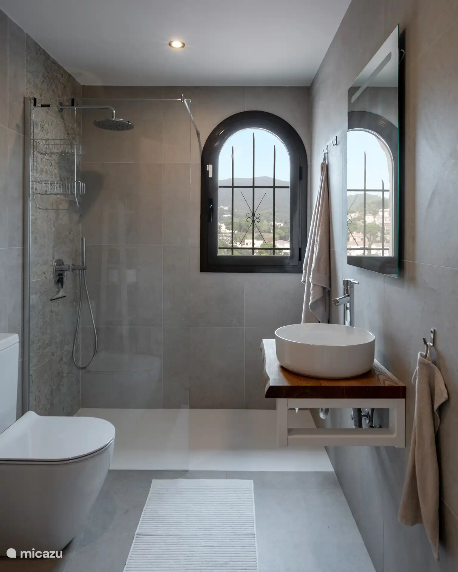 Salle de bain complète deux étages