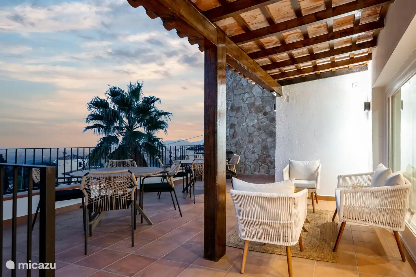 Terrasse à côté de la cuisine.