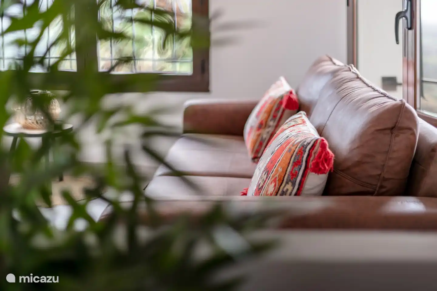 Tour de salon avec un joli coin salon pour les grands groupes.