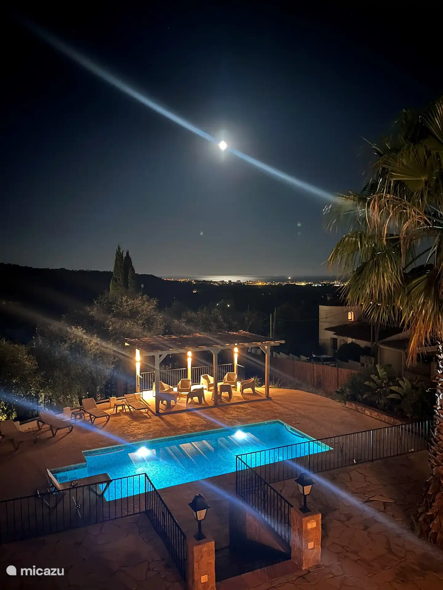 Vue sur la mer en soirée
