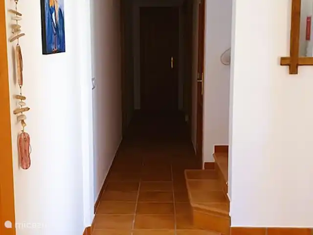 Casa El Gallo huren in Spanje, Costa Blanca, Moraira - villa De sfeervolle hal waaraan de 2 slaapkamers en beneden badkamer grenzen.