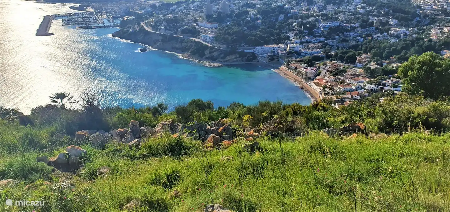 Da un agradable paseo y disfruta de la hermosa vista de Moraira.