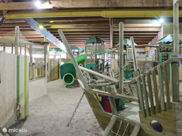 Maison de luxe 'De Boskant' | Pays-Bas, Overijssel, Gramsbergen - maison de vacances Le paradis du jeu intérieur couvert et chauffé Mad Monkey Jungle.