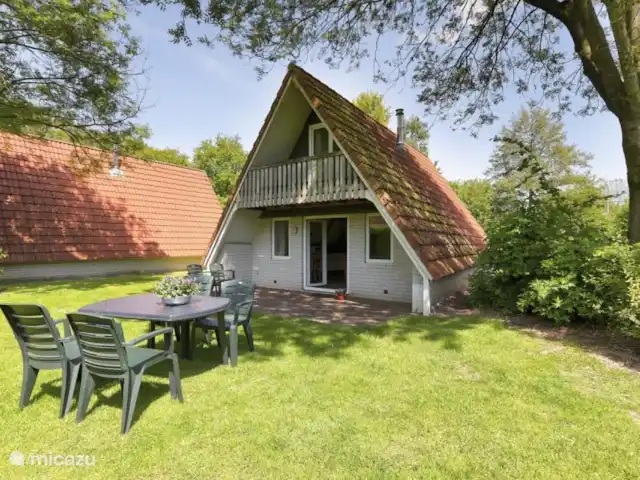 Maison de luxe 'De Boskant' | Pays-Bas, Overijssel, Gramsbergen - maison de vacances Le chalet est situé au centre de la verdure, à la lisière du parc, contre t Gramsberger Bosje. Ainsi, les lapins, les oiseaux et les écureuils savent comment trouver notre maison.