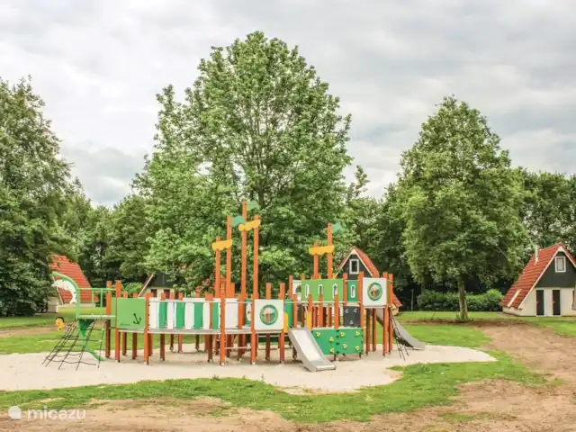 Maison de luxe 'De Boskant' | Pays-Bas, Overijssel, Gramsbergen - maison de vacances Divers équipements de jeux peuvent être trouvés dans le parc.