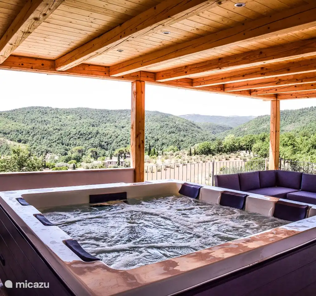 Huis met privé zwembad en bubbelbad