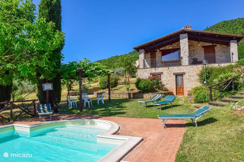 Vakantiehuis Italië, Umbrië, Santa Restituta Vakantiehuis Huisje met privé zwembad en panorama