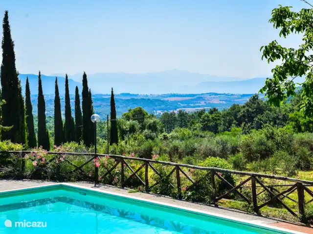 casa vacacional en Italia, Umbría, Santa Restituta – Casa de campo con piscina privada y panorama.