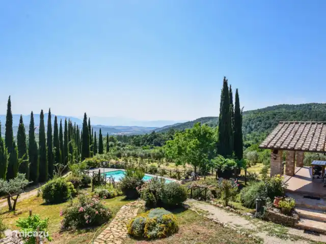 casa vacacional en Italia, Umbría, Santa Restituta – Casa de campo con piscina privada y panorama.