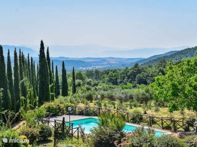 casa vacacional en Italia, Umbría, Santa Restituta – Casa de campo con piscina privada y panorama.