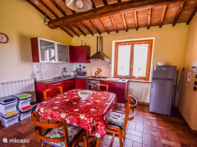 casa vacacional en Italia, Umbría, Santa Restituta – Casa de campo con piscina privada y panorama.