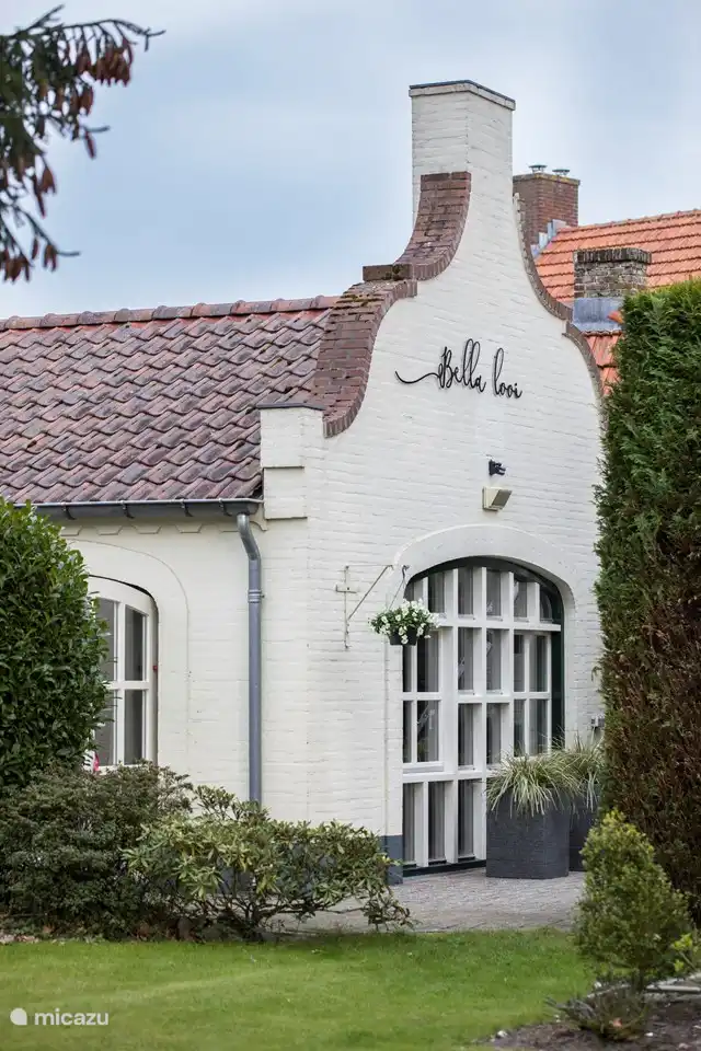 Fassade unseres charakteristischen Gebäudes, des ehemaligen Kindergartens unseres Dorfes Wellerlooi 