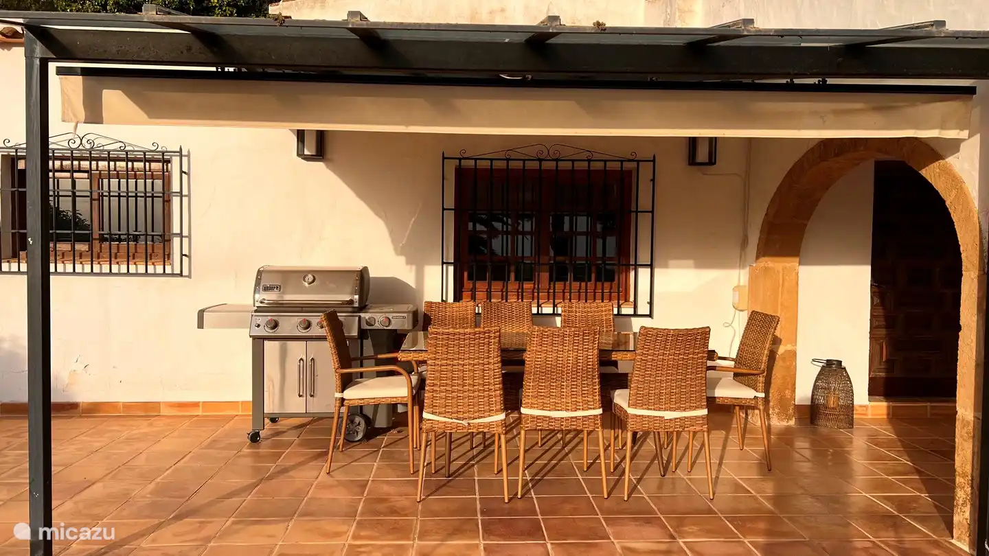 Barbecue and outdoor dining.