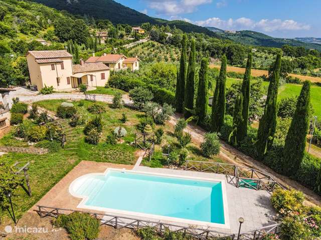Vakantiehuis Italië, Umbrië, Santa Restituta - vakantiehuis Huis voor 7p met privé zwembad