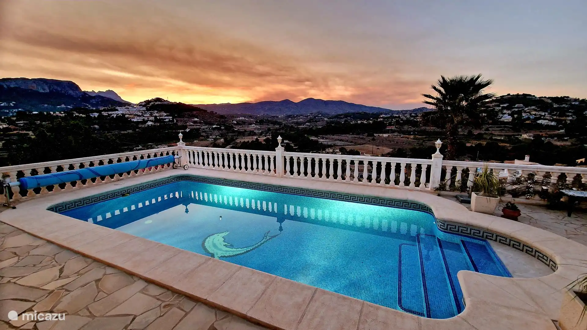 Spektakuläre Aussichten und magische Sonnenuntergänge von der Terrasse aus.