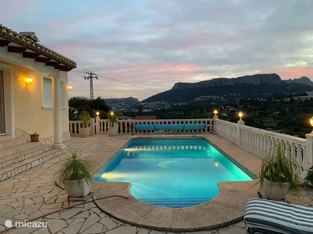 Das Schwimmbad von 8 mal 4 Metern (und bis zu 2 Meter tief an der tiefsten Stelle)