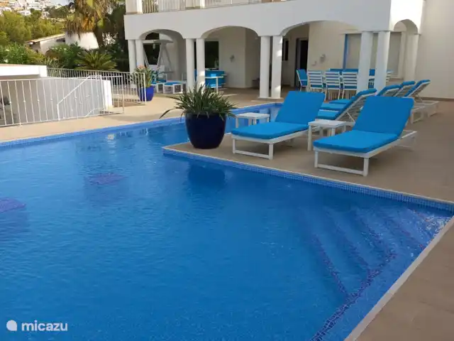 Maison Marie | Espagne, Costa Blanca, Moraira - villa Belle piscine design avec transats, salle à manger et coin salon