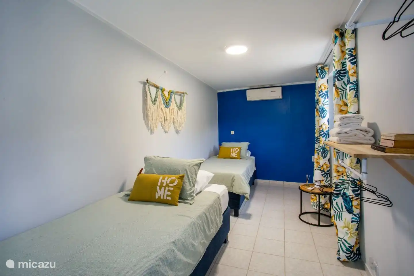 Dormitorio con 2 camas individuales