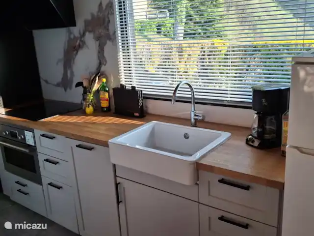 Tignale sunclass bungalow Sole | Italie, Lac de Garde, Tignale - bungalow Cuisine (2024) avec lave-vaisselle, four combiné, micro-ondes, plaque à induction et machine à café filtre