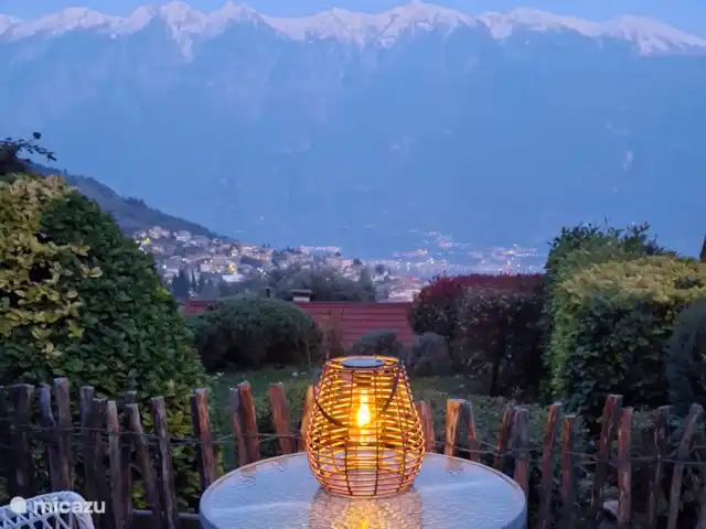 Tignale sunclass bungalow Sole | Italie, Lac de Garde, Tignale - bungalow Terrasse latérale la nuit
