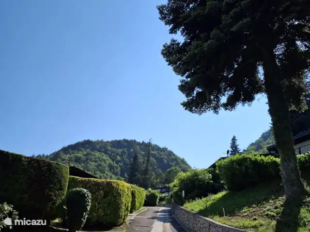 Tignale sunclass bungalow Sole | Italie, Lac de Garde, Tignale - bungalow La route sur laquelle se trouve notre bungalow. Le parc est situé en haut d’une montagne, vous avez donc une belle vue sur le lac.