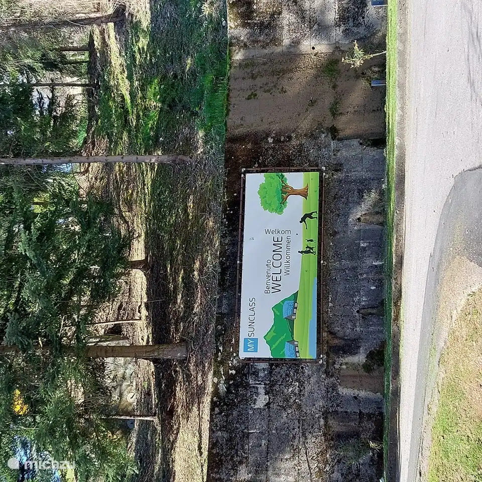 Cartel de bienvenida en la entrada del parque Sunclass