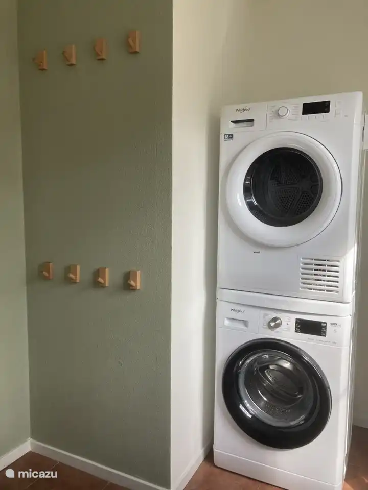 Een wasmachine en droger, een luxe op vakantie!